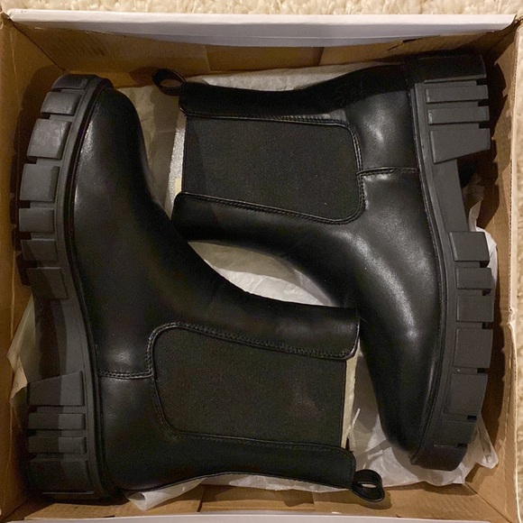 NIB Chelsea boots - Picture 4 of 6